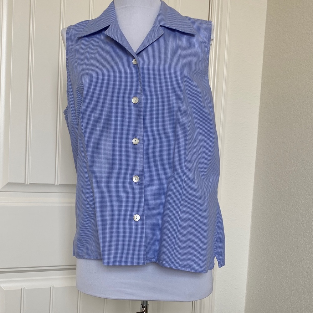 Harold’s women’s sleeveless Button Down